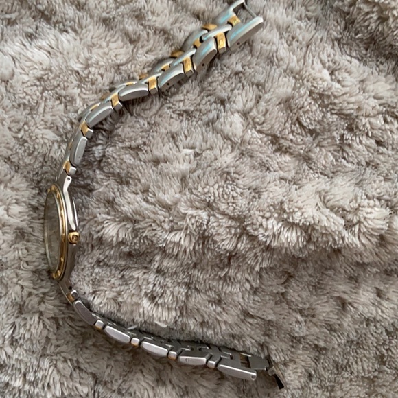 LE CHATEAU MENS WATCH NEEDS A BATTERY - Picture 3 of 3